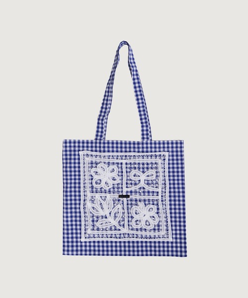 l'atelier du savon(アトリエドサボン)の「花とリボンのバテンレース トートバッグ(トートバッグ・レディース・ブルー/ブラック/ピンク・FREE)」の5枚目の写真