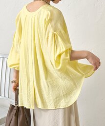 【後ろ姿まで、抜かりなく】リネンライクバックタックシャツ
