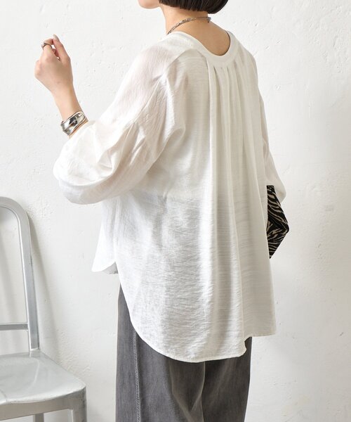 Jena espace merveilleux(ジェナ エスパスメルヴェイユ)の「【後ろ姿まで、抜かりなく】リネンライクバックタックシャツ(シャツ/ブラウス・レディース・ネイビー/イエロー/オフホワイト・FREE)」の13枚目の写真