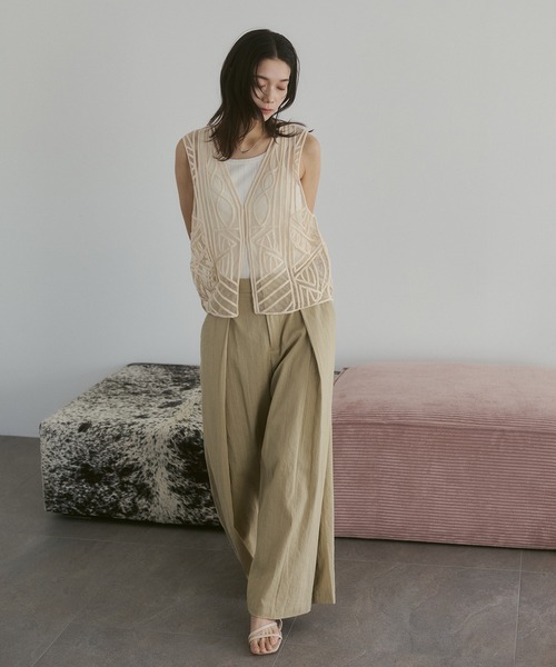 hunch（ハンチ）の「幾何学柄 ネット 刺繍ジレ（ベスト・レディース・ダークブラウン/アイボリー・FREE）」の3枚目の写真