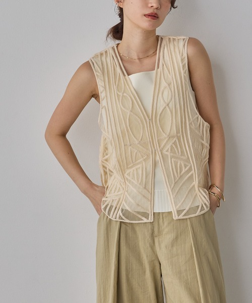 hunch（ハンチ）の「幾何学柄 ネット 刺繍ジレ（ベスト・レディース・ダークブラウン/アイボリー・FREE）」の10枚目の写真