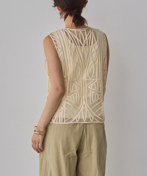 hunch（ハンチ）の「幾何学柄 ネット 刺繍ジレ（ベスト・レディース・ダークブラウン/アイボリー・FREE）」の12枚目の写真