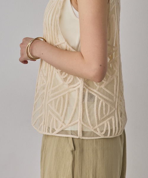 hunch（ハンチ）の「幾何学柄 ネット 刺繍ジレ（ベスト・レディース・ダークブラウン/アイボリー・FREE）」の14枚目の写真