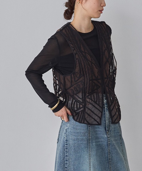 hunch（ハンチ）の「幾何学柄 ネット 刺繍ジレ（ベスト・レディース・ダークブラウン/アイボリー・FREE）」の22枚目の写真