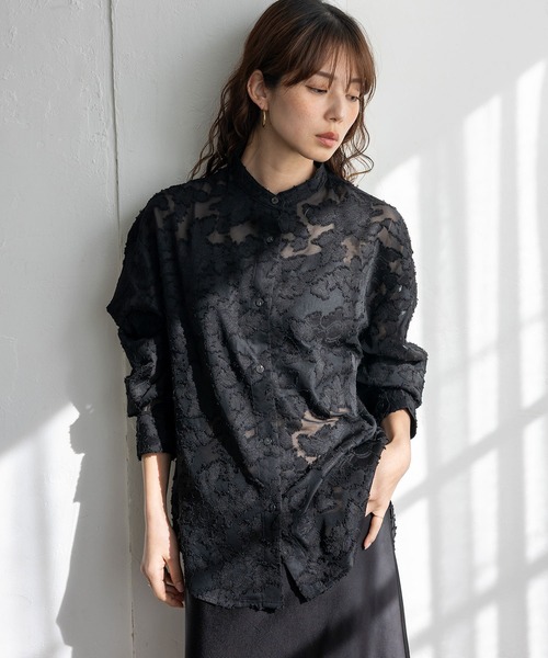 VitaFelice(ヴィータフェリーチェ)の「カットジャガードフラワーシアーシャツ 春服(シャツ/ブラウス・レディース・アイボリー/ブラック・FREE)」の17枚目の写真