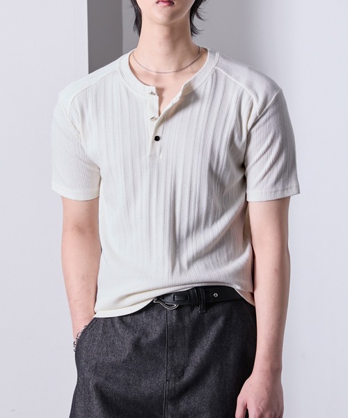 Loose/ルース(ルース)の「スリムフィットショートヘンリーネックTシャツ(Tシャツ/カットソー・メンズ・カーキ/ブラック/オフホワイト・S/L/M)」の2枚目の写真
