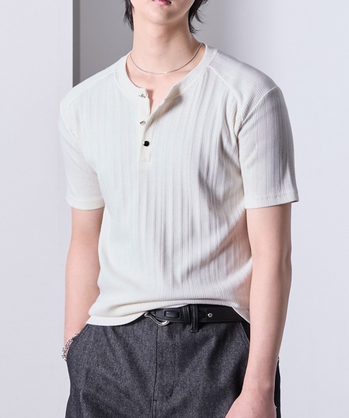 Loose/ルース(ルース)の「スリムフィットショートヘンリーネックTシャツ(Tシャツ/カットソー・メンズ・カーキ/ブラック/オフホワイト・S/L/M)」の4枚目の写真