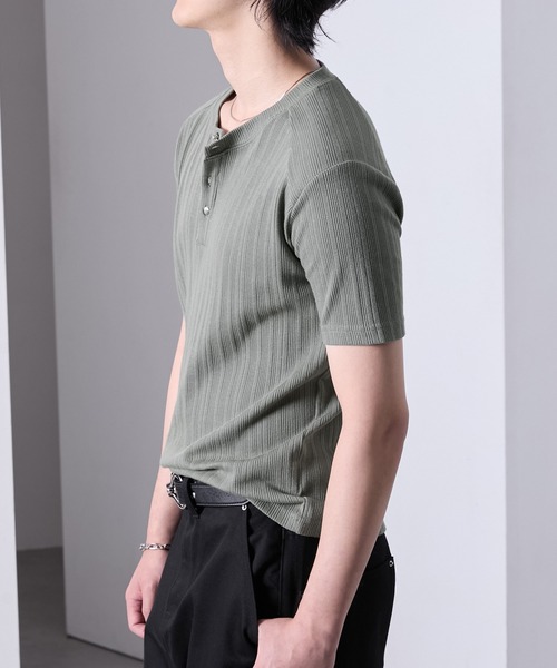 Loose/ルース(ルース)の「スリムフィットショートヘンリーネックTシャツ(Tシャツ/カットソー・メンズ・カーキ/ブラック/オフホワイト・S/L/M)」の22枚目の写真