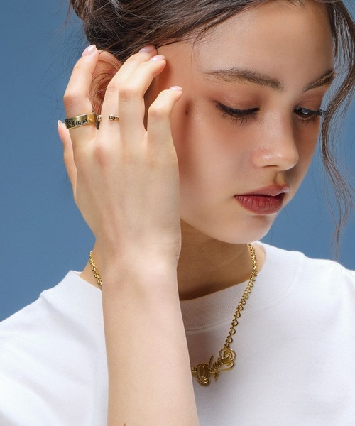 X-girl(エックスガール)の「SCRIPT LOGO CHARM NECKLACE(ネックレス・レディース・ゴールド/シルバー・ONE SIZE)」の6枚目の写真