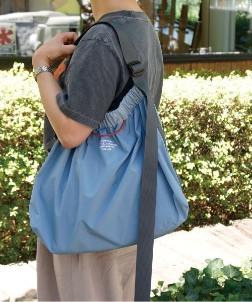 TIMELESS COMFORT（タイムレスコンフォート）の「SOLEIL（ソレイユ）フリーフローショルダーバッグ（ショルダーバッグ・レディース・ブラック/ブルーグレー/ホワイト/ラベンダー・ONE SIZE）」の4枚目の写真