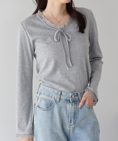 BLUEEAST(ブルーイースト)の「レースドッキングリブカットソー(Tシャツ/カットソー・レディース・アイボリー/ブラック/グレー・MEDIUM)」の1枚目の写真