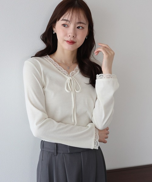 BLUEEAST(ブルーイースト)の「レースドッキングリブカットソー(Tシャツ/カットソー・レディース・アイボリー/ブラック/グレー・MEDIUM)」の2枚目の写真