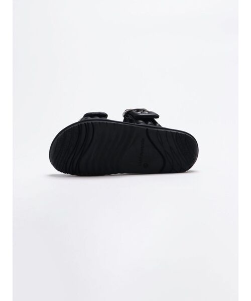 EMU Australia(エミューオーストラリア)の「【EMU Australia】BONDI BUCKLE 2.0(サンダル・レディース・ブラック/ホワイト・23/25/24)」の5枚目の写真