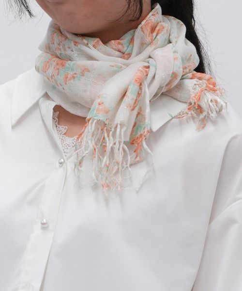axes femme（アクシーズファム）の「ブーケ柄プリントストール（マフラー・レディース・オレンジ/ブルー・FREE）」の4枚目の写真