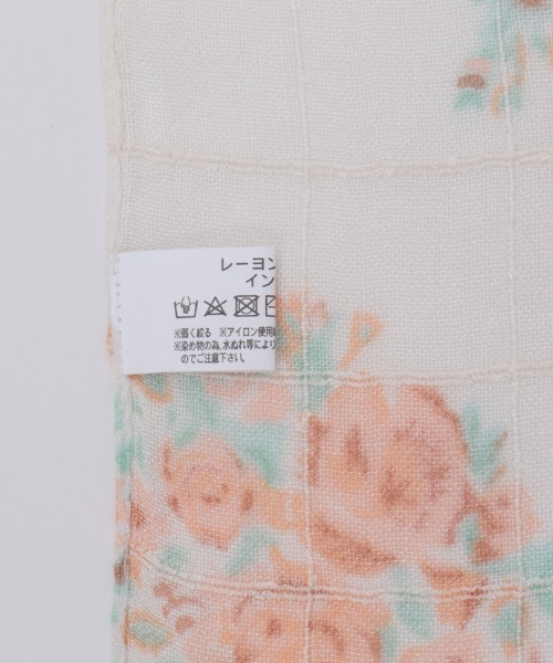 axes femme（アクシーズファム）の「ブーケ柄プリントストール（マフラー・レディース・オレンジ/ブルー・FREE）」の13枚目の写真