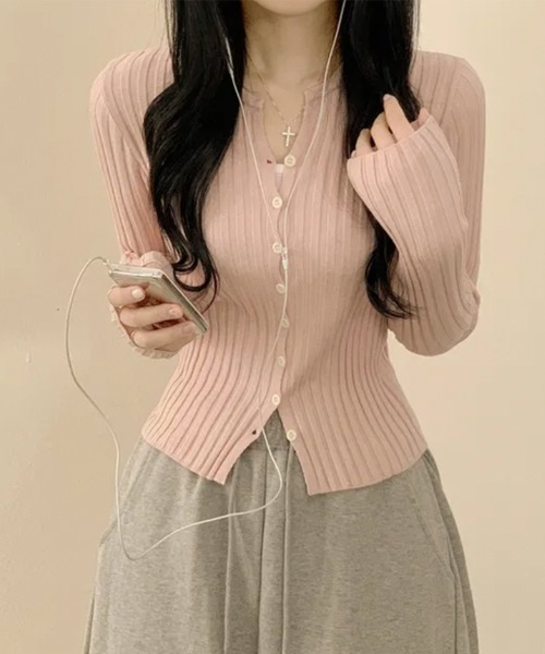 Emilie(エミリー)の「リブニット ショート丈 コンパクトカーディガン(カーディガン/ボレロ・レディース・ネイビー/パープル/ピンク/アイボリー/ブラック/ライトブルー/グレー・FREE)」の18枚目の写真