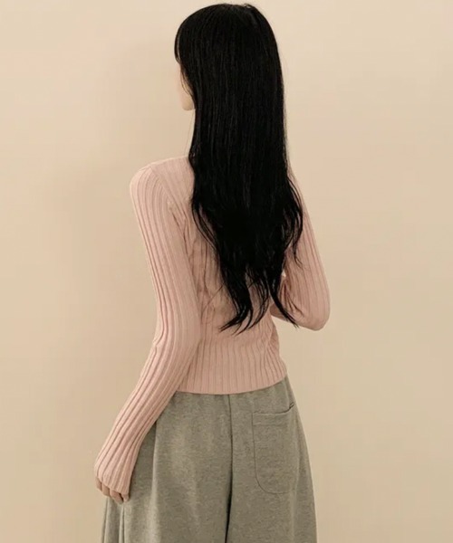 Emilie(エミリー)の「リブニット ショート丈 コンパクトカーディガン(カーディガン/ボレロ・レディース・ネイビー/パープル/ピンク/アイボリー/ブラック/ライトブルー/グレー・FREE)」の21枚目の写真