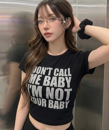 A'GEM/9 × .kom 『SUPPLIER/サプライヤー』 I am Not Your Baby Cropped Tee/アイアムノットユア ベイビー クロップド T シャツ