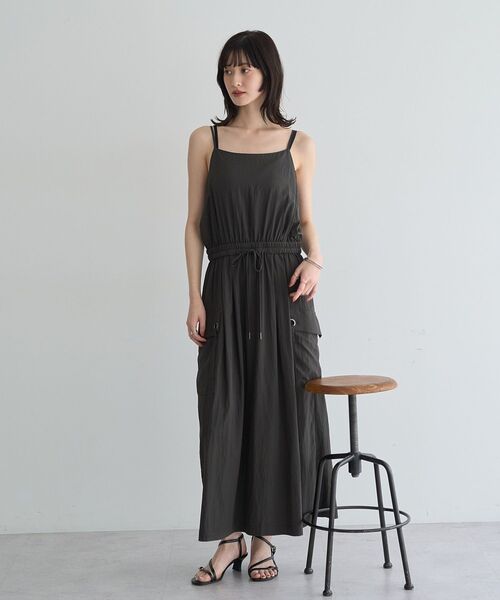 Editt by YECCA VECCA(エディットバイイェッカヴェッカ)の「【適ON】COOLカーゴキャミワンピース【セットアップ対応】(ワンピース・レディース・ブルーグリーン/グレイッシュベージュ/チャコールグレー・FREE)」の2枚目の写真