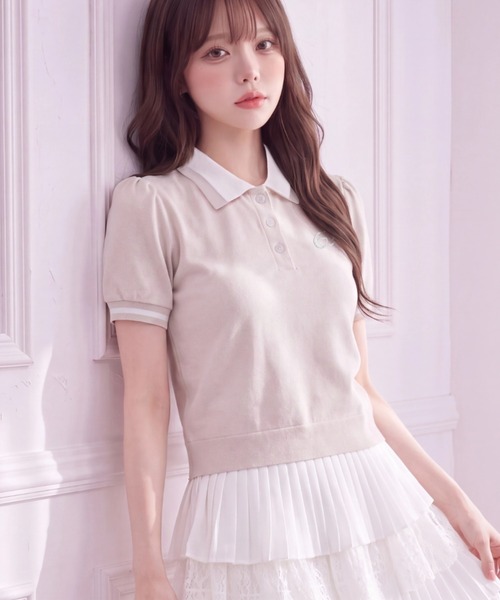 Suyunn（スユン）の「羽刺繍ダブルカラー配色ポロシャツ（Tシャツ/カットソー・レディース・ライトベージュ/ライトブルー・M）」の2枚目の写真