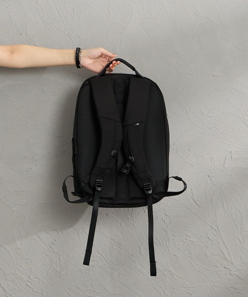 Aer（エアー）の「[AER/エアー] DAY PACK 3 バックパック（バックパック/リュック・メンズ・ブラック・ONE SIZE）」の9枚目の写真