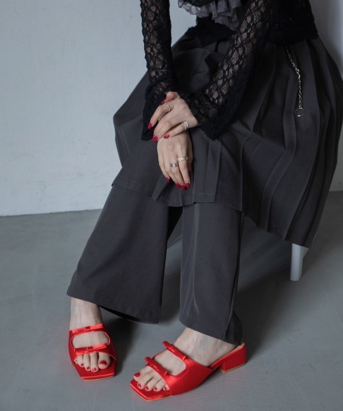 VACANCY(ヴァカンシー)の「マットサテンリボンサンダル(サンダル・レディース・シルバー/ブラック/レッド・MEDIUM/LARGE)」の9枚目の写真
