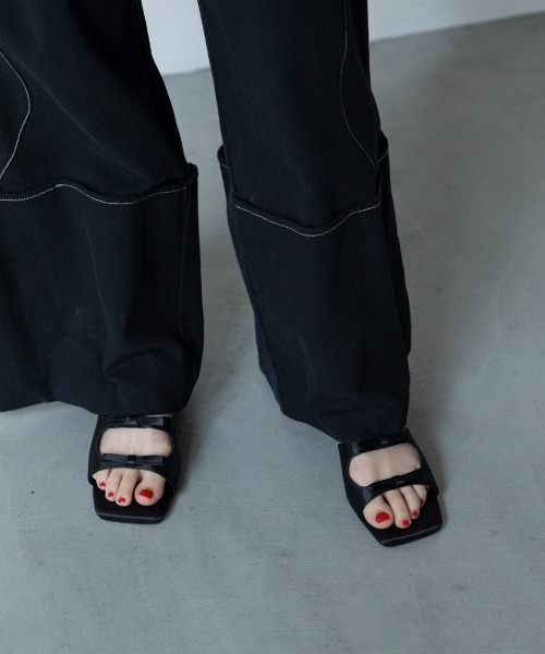 VACANCY(ヴァカンシー)の「マットサテンリボンサンダル(サンダル・レディース・シルバー/ブラック/レッド・MEDIUM/LARGE)」の22枚目の写真