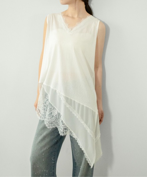 on:nue（オンニュ）の「【on:nue】[着用動画あり！] ヘムレースノースリーブトップス（Tシャツ/カットソー・レディース・ブラック/アイボリー・FREE）」の5枚目の写真