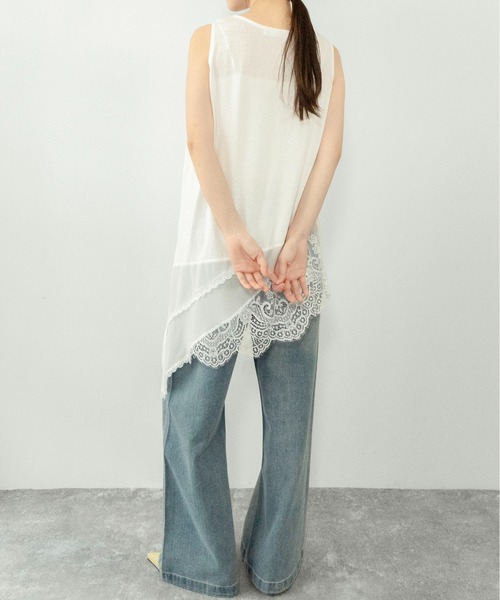 on:nue（オンニュ）の「【on:nue】[着用動画あり！] ヘムレースノースリーブトップス（Tシャツ/カットソー・レディース・ブラック/アイボリー・FREE）」の11枚目の写真