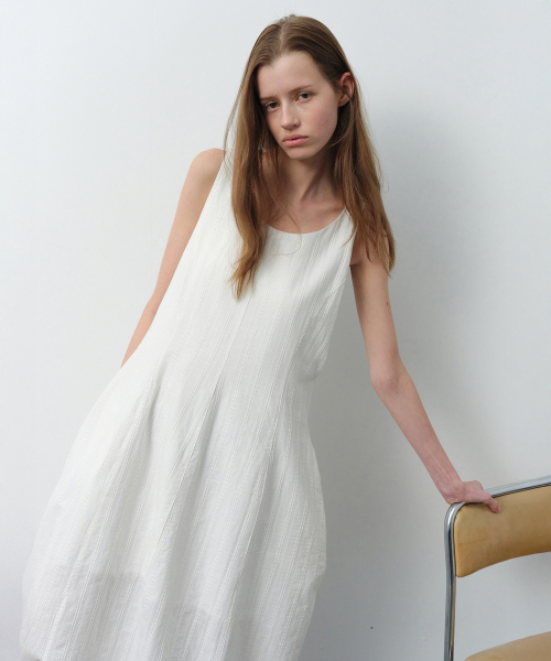 LEVAR(レバー)の「Arc Sleeveless Dress - Off White(ワンピース・レディース・その他・FREE)」の2枚目の写真