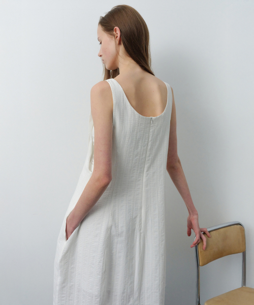 LEVAR(レバー)の「Arc Sleeveless Dress - Off White(ワンピース・レディース・その他・FREE)」の3枚目の写真