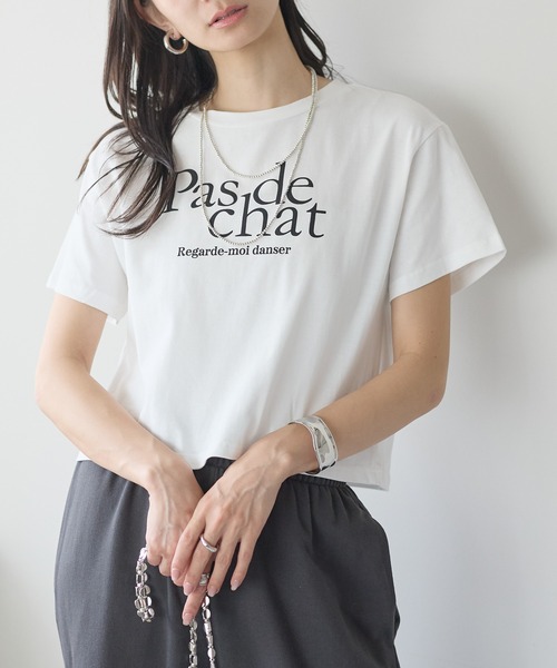 each(イーチ)の「クロップドロゴTシャツ(Tシャツ/カットソー・レディース・グレー/ホワイト・FREE)」の3枚目の写真