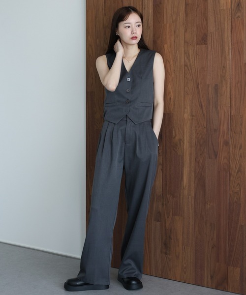 J by blue(ジェイバイブルー)の「ショートベスト×ワイドパンツ セットアップ(セットアップ・レディース・グレー/ブラック・MEDIUM)」の14枚目の写真