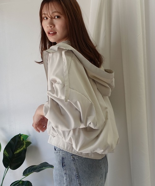 CORNERS(コーナーズ)の「フード付きショートマウンテンパーカー(マウンテンパーカー・レディース・グレイッシュベージュ/ブラック/アイボリー/ライトカーキ・M)」の6枚目の写真
