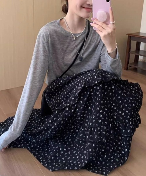 LUCPY(ラクピー)の「小花柄ティアードロングスカート(スカート・レディース・ブラック・SMALL/MEDIUM/LARGE/X-LARGE)」の2枚目の写真