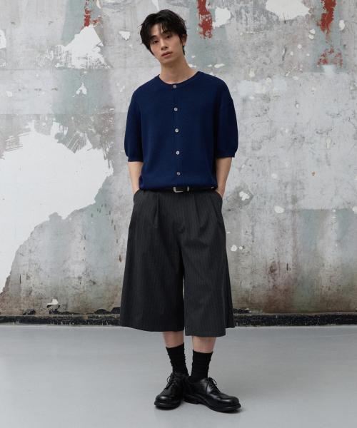 AGOD（エージーオーディー）の「ツーピンタックバミューダスラックス[チャコールストライプ]（その他パンツ・レディース・その他・MEDIUM/LARGE/X-LARGE）」の3枚目の写真
