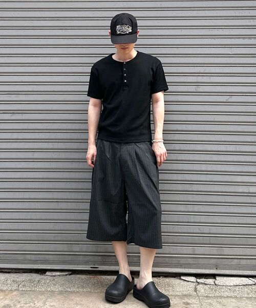 AGOD（エージーオーディー）の「ツーピンタックバミューダスラックス[チャコールストライプ]（その他パンツ・レディース・その他・MEDIUM/LARGE/X-LARGE）」の12枚目の写真