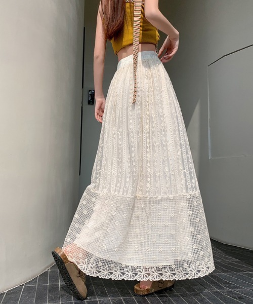 AMAJI(アマジ)の「ティアード チュール レーススカート(スカート・レディース・ベージュ・SMALL/MEDIUM/LARGE/X-LARGE)」の2枚目の写真
