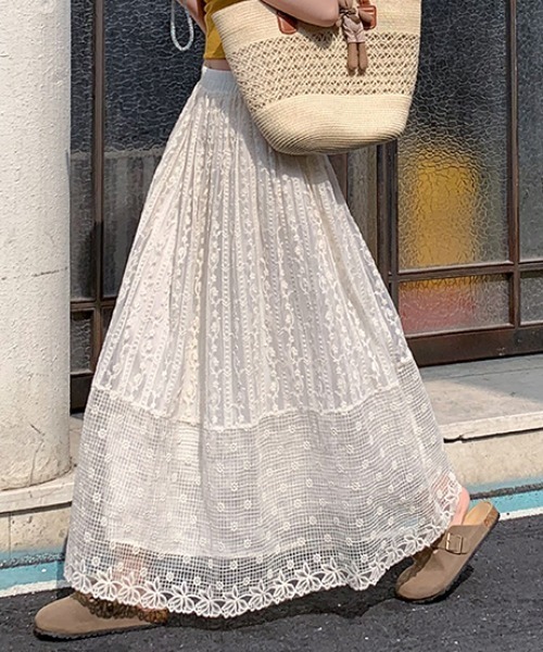 AMAJI(アマジ)の「ティアード チュール レーススカート(スカート・レディース・ベージュ・SMALL/MEDIUM/LARGE/X-LARGE)」の3枚目の写真