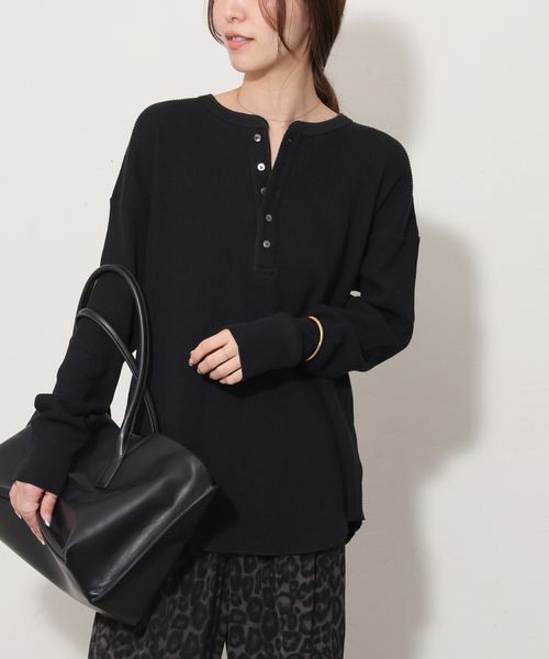 HANES(ヘインズ)の「【Hanes×relume】別注Newワッフルヘンリーネックプルオーバー(Tシャツ/カットソー・レディース・チャコールグレー/ブラック/ブラウン・FREE)」の11枚目の写真