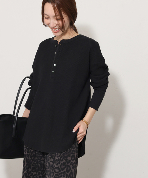 HANES(ヘインズ)の「【Hanes×relume】別注Newワッフルヘンリーネックプルオーバー(Tシャツ/カットソー・レディース・チャコールグレー/ブラック/ブラウン・FREE)」の12枚目の写真