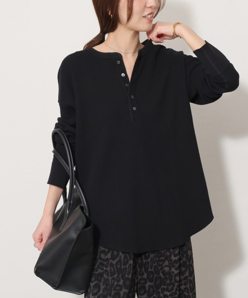 HANES(ヘインズ)の「【Hanes×relume】別注Newワッフルヘンリーネックプルオーバー(Tシャツ/カットソー・レディース・チャコールグレー/ブラック/ブラウン・FREE)」の2枚目の写真