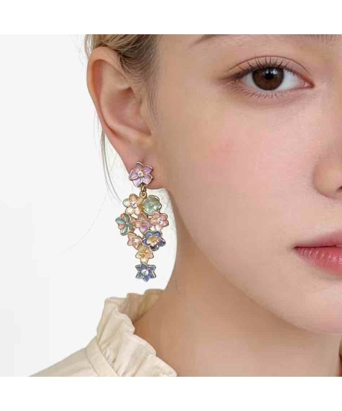 tone(トーン)の「【88eighty-eight】パステルフラワーキラキラCUTEピアス【import】(MA)(ピアス(両耳用)・レディース・ゴールド・FREE)」の3枚目の写真