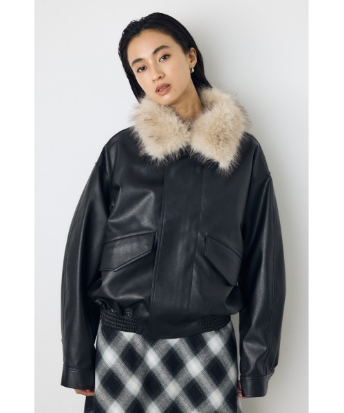 AZUL by moussy（アズールバイマウジー）の「【不動の人気アウターがついに予約開始】フェイクレザー/スエード2WAYファー付ブルゾン　秋服　冬服　ファー取り外し可　2サイズ着丈差【身長/骨格別着用画像あり】（ブルゾン・レディース・ダークブラウン/ベージュ/ブラック/ブラック系その他2・MEDIUM/SMALL）」の5枚目の写真