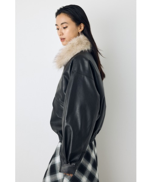 AZUL by moussy（アズールバイマウジー）の「【不動の人気アウターがついに予約開始】フェイクレザー/スエード2WAYファー付ブルゾン　秋服　冬服　ファー取り外し可　2サイズ着丈差【身長/骨格別着用画像あり】（ブルゾン・レディース・ダークブラウン/ベージュ/ブラック/ブラック系その他2・MEDIUM/SMALL）」の7枚目の写真
