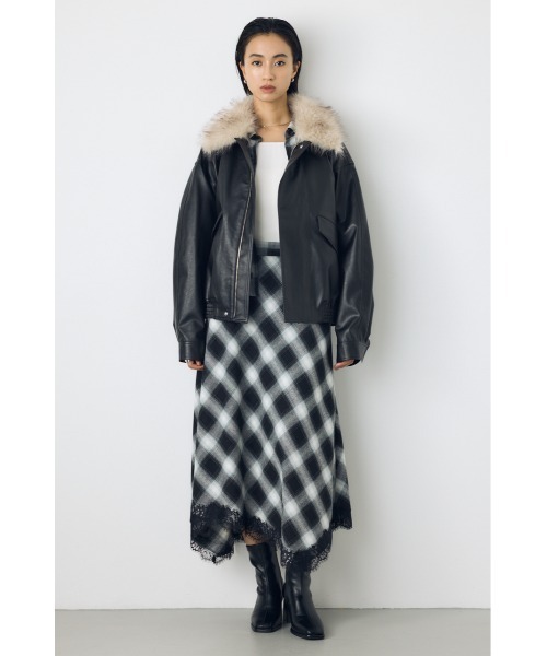 AZUL by moussy（アズールバイマウジー）の「【不動の人気アウターがついに予約開始】フェイクレザー/スエード2WAYファー付ブルゾン　秋服　冬服　ファー取り外し可　2サイズ着丈差【身長/骨格別着用画像あり】（ブルゾン・レディース・ダークブラウン/ベージュ/ブラック/ブラック系その他2・MEDIUM/SMALL）」の9枚目の写真
