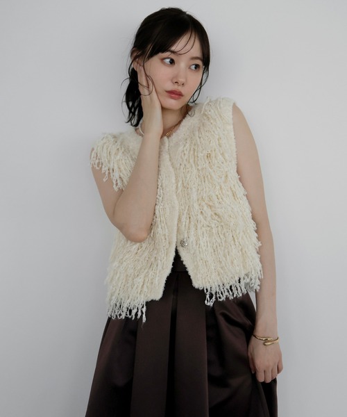 AMUU. PRECIEUSE(アムープレシューズ)の「ブークレフリンジベスト(ベスト・レディース・ブラウン/ブラウン系その他/ブラック/アイボリー・FREE)」の1枚目の写真