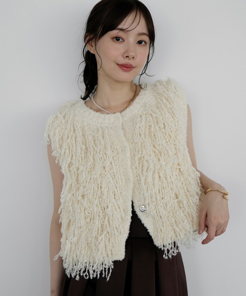 AMUU. PRECIEUSE(アムープレシューズ)の「ブークレフリンジベスト(ベスト・レディース・ブラウン/ブラウン系その他/ブラック/アイボリー・FREE)」の5枚目の写真