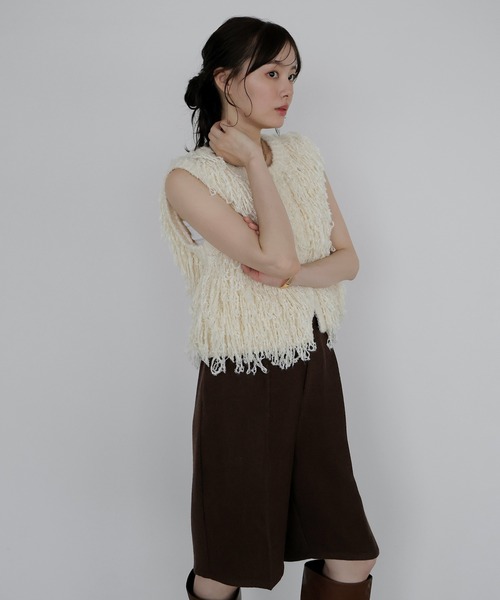 AMUU. PRECIEUSE(アムープレシューズ)の「ブークレフリンジベスト(ベスト・レディース・ブラウン/ブラウン系その他/ブラック/アイボリー・FREE)」の6枚目の写真