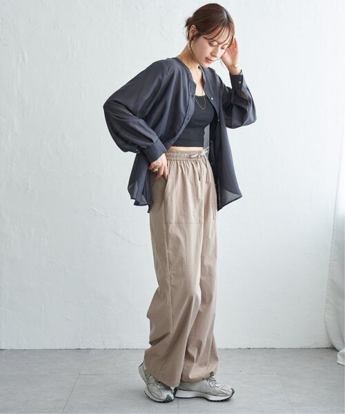 ikka(イッカ)の「前後2WAYバンドカラーシャツ(シャツ/ブラウス・レディース・グリーン/オフホワイト/ピンク/グレイッシュベージュ/チャコール/ブルー・M/L)」の20枚目の写真